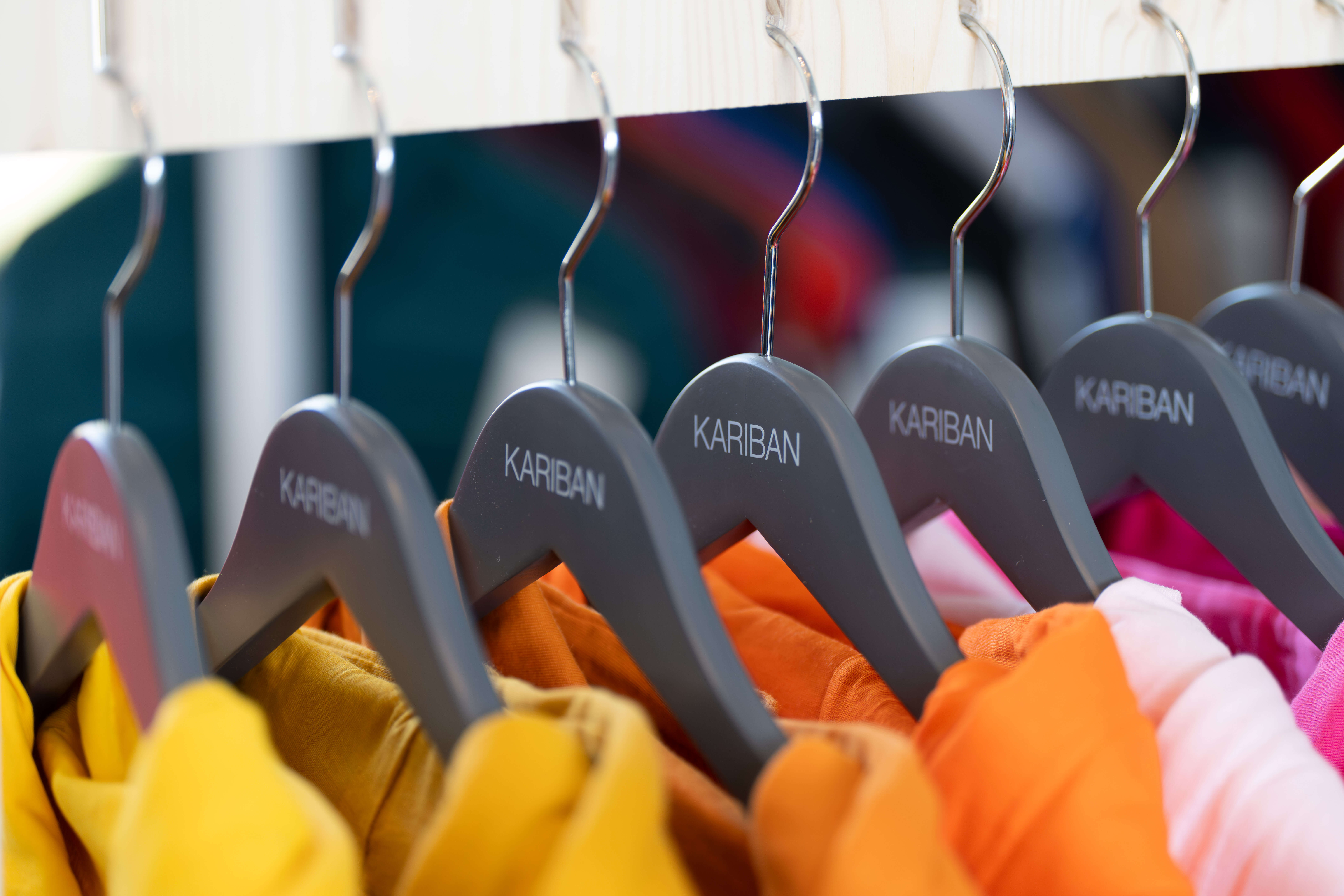 Produktpalette: T-Shirts, Hoodies, Jacken, Workwear